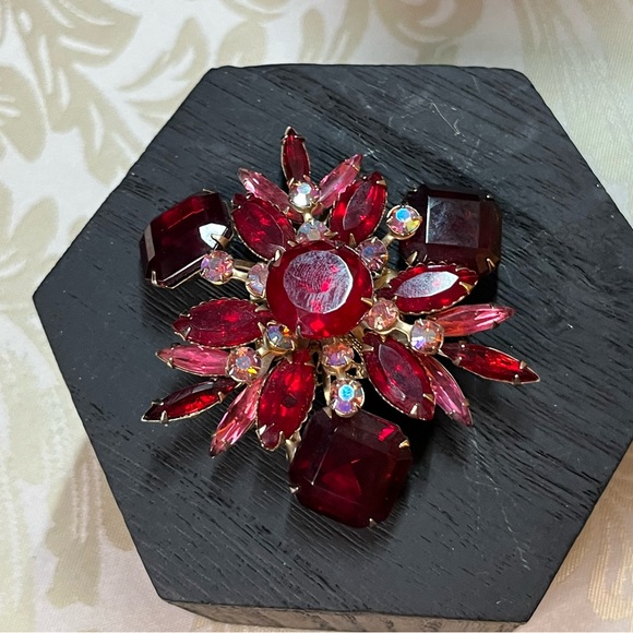 •vintage• red starburst brooch - Picture 5 of 9